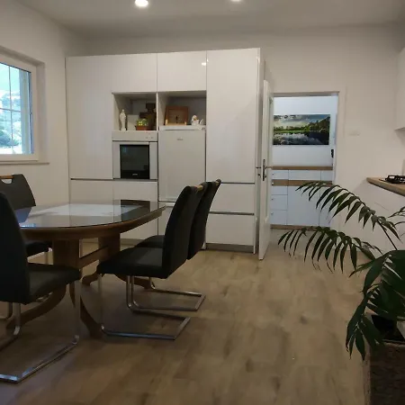 Anica & Gabriela Apartment Makarska