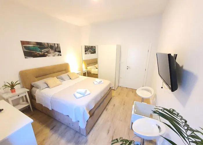 Anica & Gabriela * Макарська