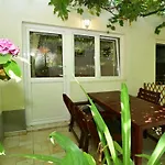Anica & Gabriela Apartment Makarska
