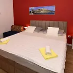 Anica & Gabriela Apartment Makarska